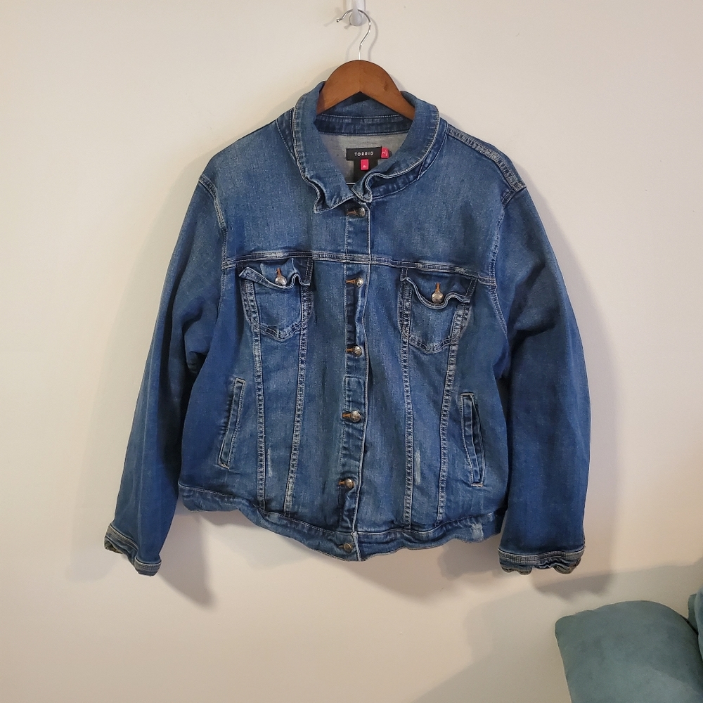 Torrid button down jean denim jacket Size 3X medium wash grunge classic 90s